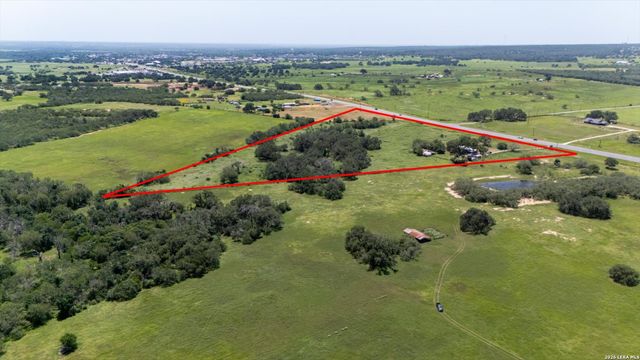 15510 US HIGHWAY 87 W, Adkins, TX 78101
