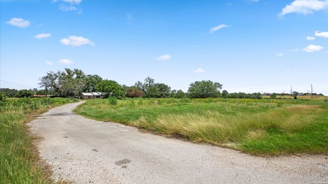 15510 US HIGHWAY 87 W, Adkins, TX 78101