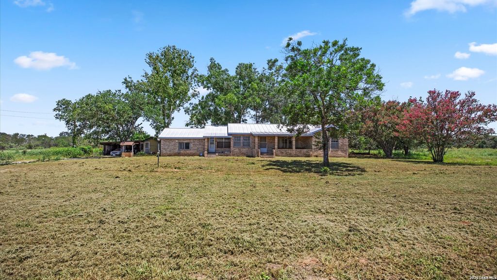 15510 US HIGHWAY 87 W, Adkins, TX 78101