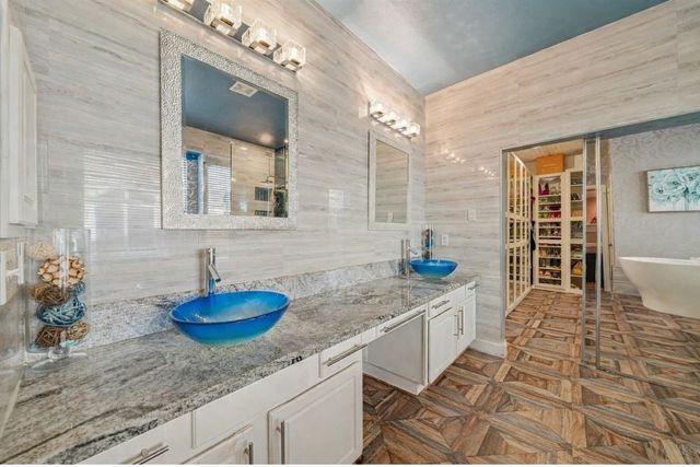 547 Breton Drive, Grand Prairie, TX 75052