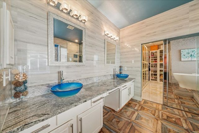 547 Breton Drive, Grand Prairie, TX 75052