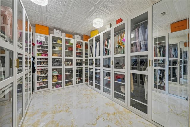 547 Breton Drive, Grand Prairie, TX 75052