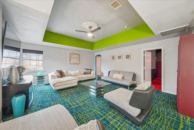 547 Breton Drive, Grand Prairie, TX 75052