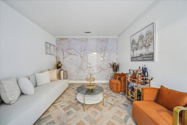 547 Breton Drive, Grand Prairie, TX 75052