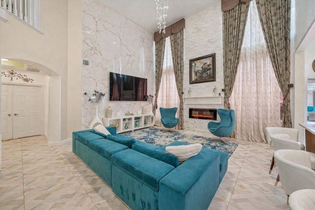 547 Breton Drive, Grand Prairie, TX 75052