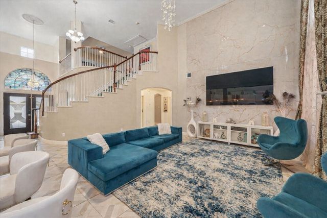 547 Breton Drive, Grand Prairie, TX 75052