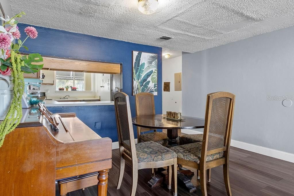 Image 6 of property listing at 4269 S SEMORAN BOULEVARD 14, Orlando, FL 32822