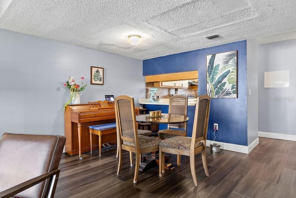 Image 7 of property listing at 4269 S SEMORAN BOULEVARD 14, Orlando, FL 32822