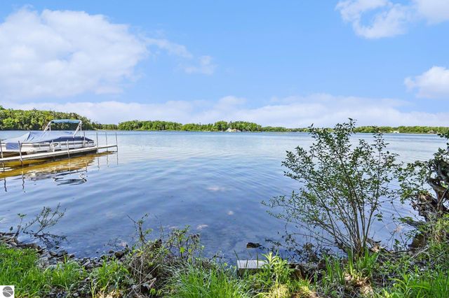 600 Second Avenue, Hale, MI 48739