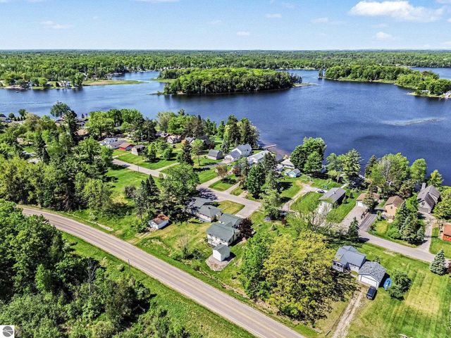 600 Second Avenue, Hale, MI 48739