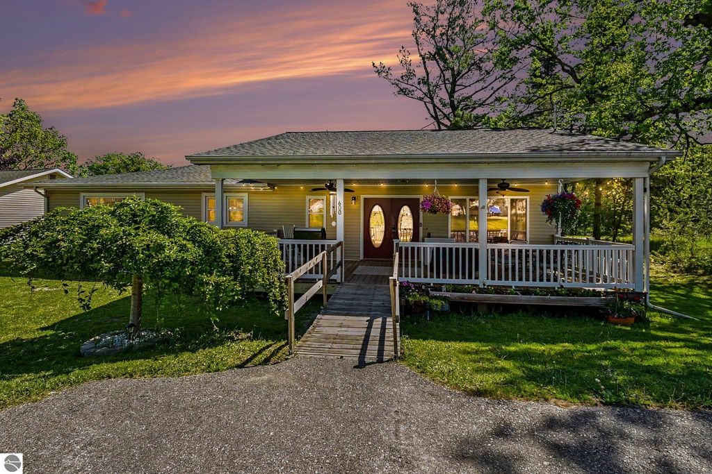 600 Second Avenue, Hale, MI 48739