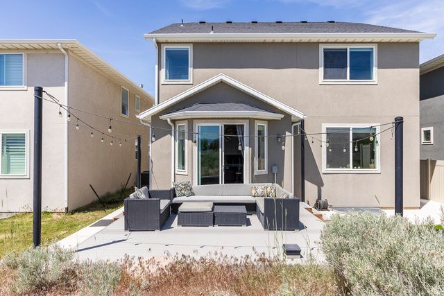1025 W COYOTE GULCH WAY, Bluffdale, UT 84065