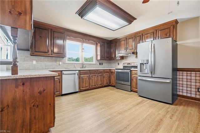 8 Merritt CV, Carrollton, VA 23314