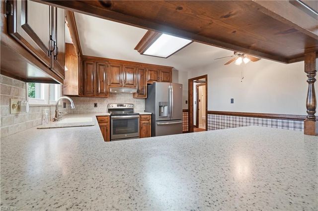 8 Merritt CV, Carrollton, VA 23314
