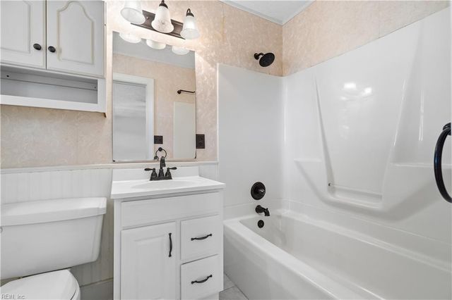 8 Merritt CV, Carrollton, VA 23314