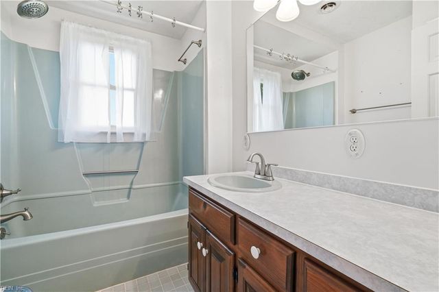 8 Merritt CV, Carrollton, VA 23314