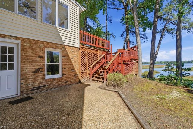 8 Merritt CV, Carrollton, VA 23314