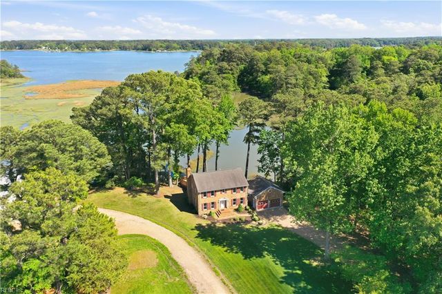 8 Merritt CV, Carrollton, VA 23314