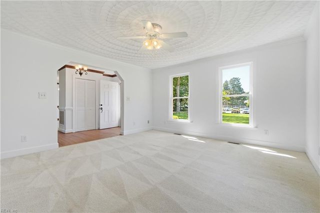 8 Merritt CV, Carrollton, VA 23314