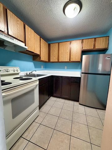 75 Scotch Pond Pl 32, Quincy, MA 02169