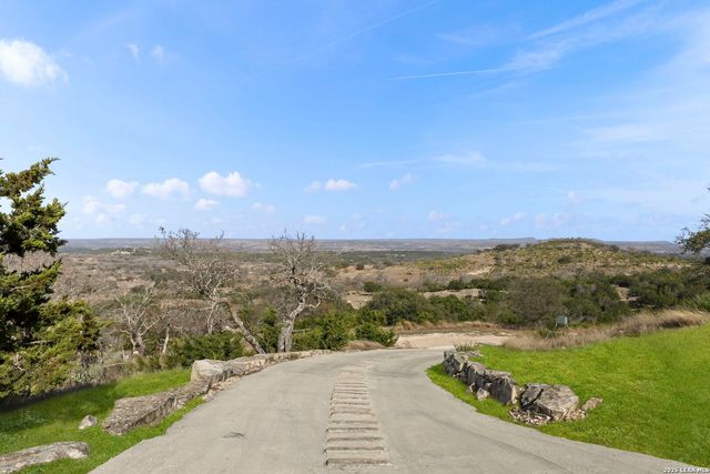 217 Saddle Wood, Comfort, TX 78013