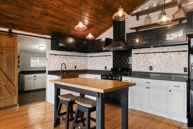 217 Saddle Wood, Comfort, TX 78013