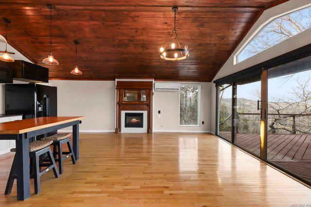 217 Saddle Wood, Comfort, TX 78013