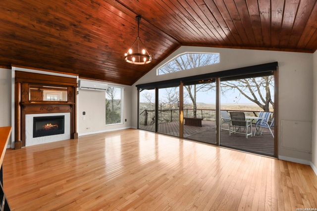 217 Saddle Wood, Comfort, TX 78013