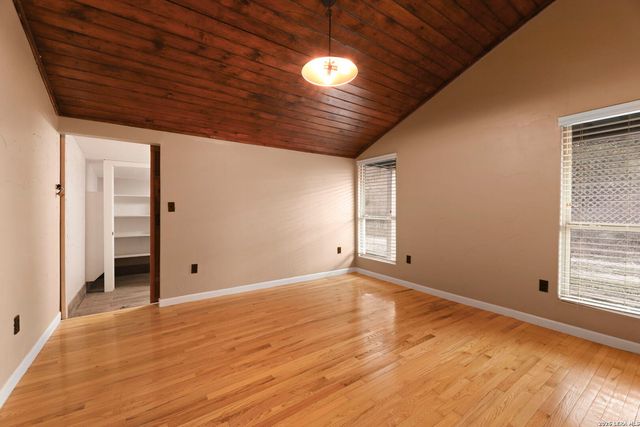 217 Saddle Wood, Comfort, TX 78013