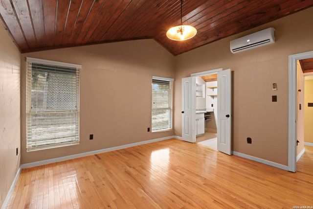 217 Saddle Wood, Comfort, TX 78013