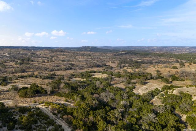 217 Saddle Wood, Comfort, TX 78013