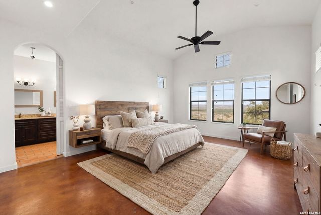 217 Saddle Wood, Comfort, TX 78013