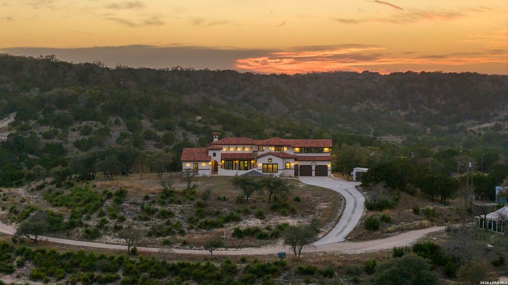 217 Saddle Wood, Comfort, TX 78013