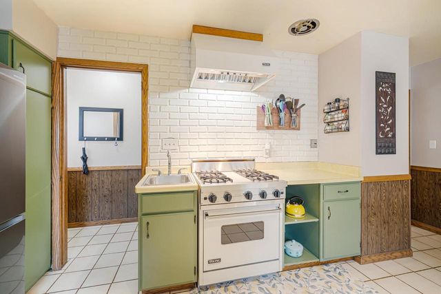 1303 FAUST AVENUE, Oshkosh, WI 54902
