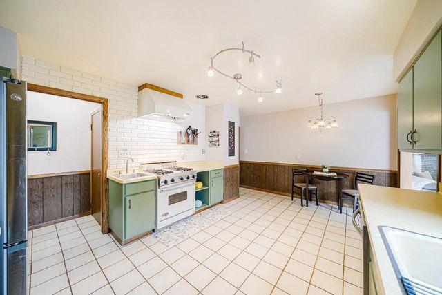 1303 FAUST AVENUE, Oshkosh, WI 54902