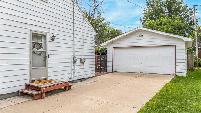 1303 FAUST AVENUE, Oshkosh, WI 54902