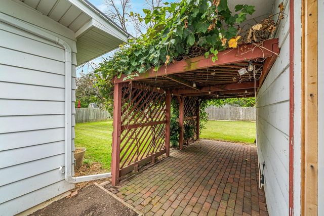 1303 FAUST AVENUE, Oshkosh, WI 54902