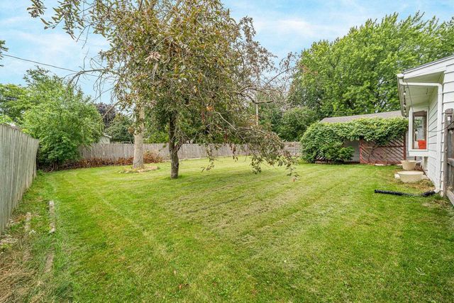 1303 FAUST AVENUE, Oshkosh, WI 54902