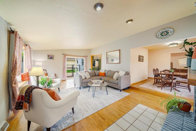 1303 FAUST AVENUE, Oshkosh, WI 54902