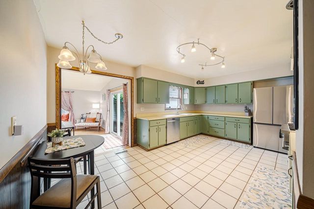 1303 FAUST AVENUE, Oshkosh, WI 54902