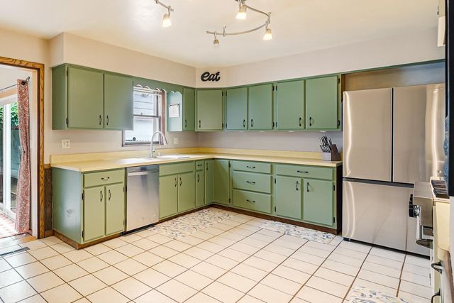 1303 FAUST AVENUE, Oshkosh, WI 54902