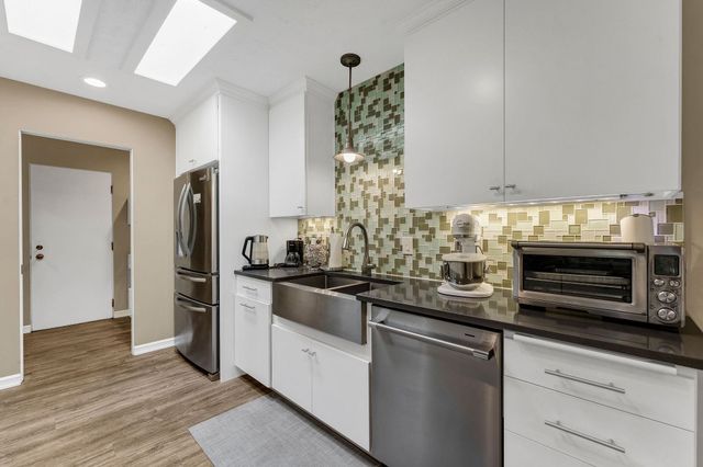 2221 E Rockwood Blvd, Spokane, WA 99203