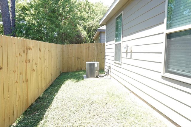 11604 Vistawood Street, Willis, TX 77318