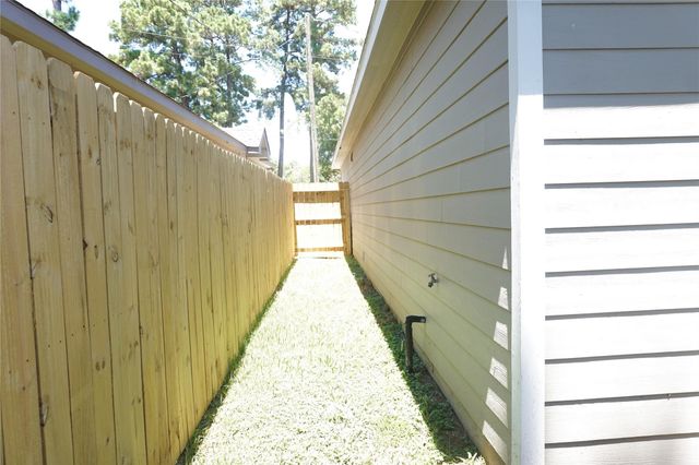 11604 Vistawood Street, Willis, TX 77318