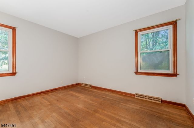 2 Glenway Dr, Raritan Twp., NJ 08822