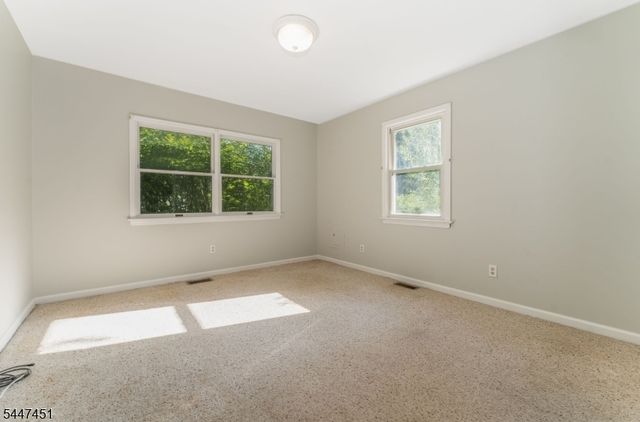 2 Glenway Dr, Raritan Twp., NJ 08822