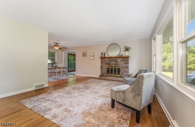 2 Glenway Dr, Raritan Twp., NJ 08822