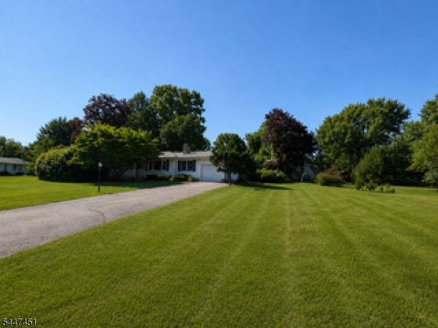 2 Glenway Dr, Raritan Twp., NJ 08822