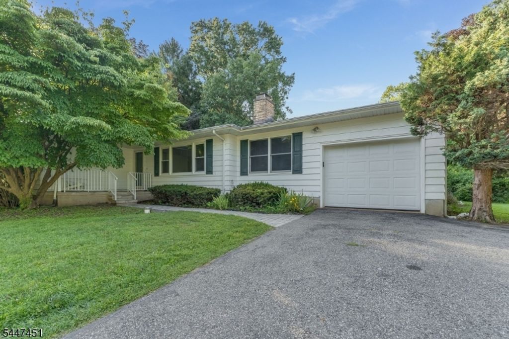 2 Glenway Dr, Raritan Twp., NJ 08822