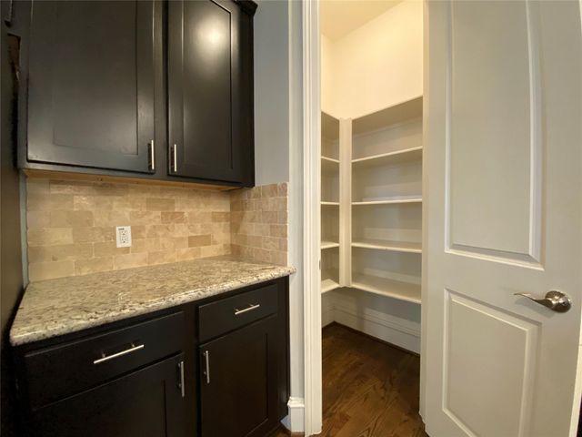 5226 Kiam Street 1010, Houston, TX 77007